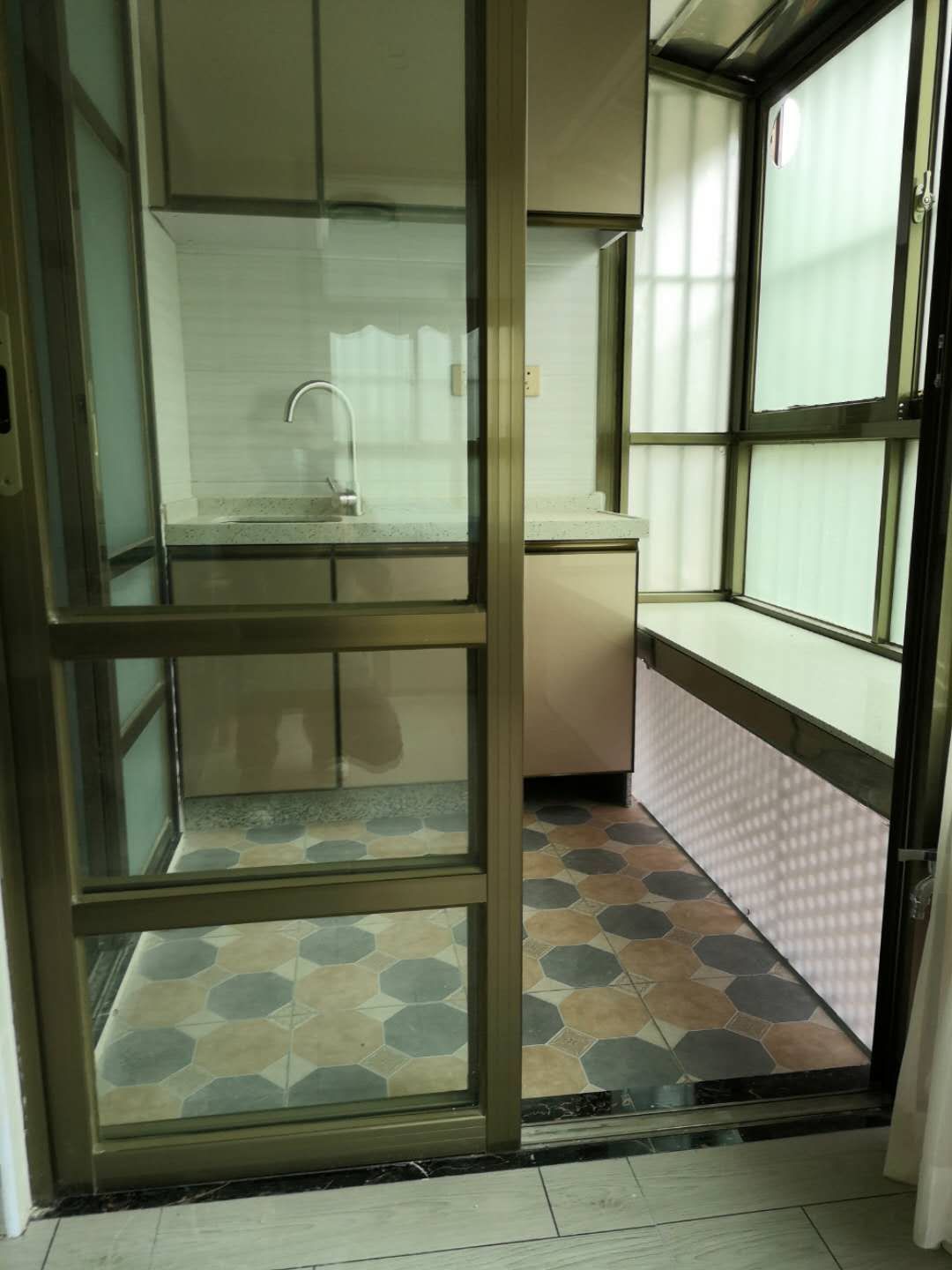 龍華三聯小產權房