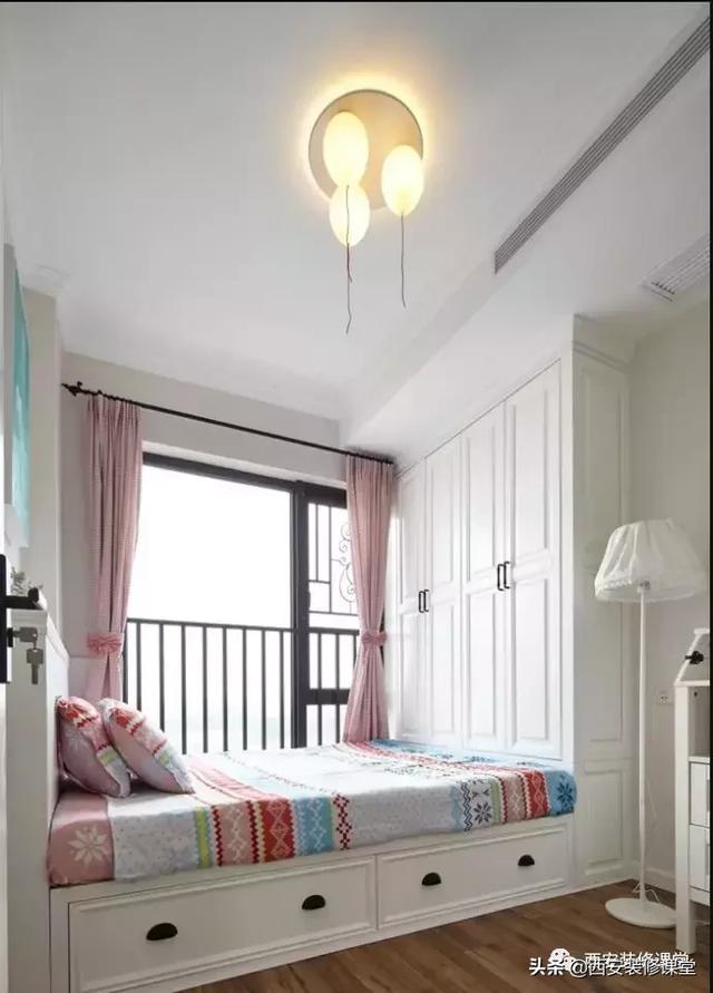 主衛金屬玻璃門分割空間