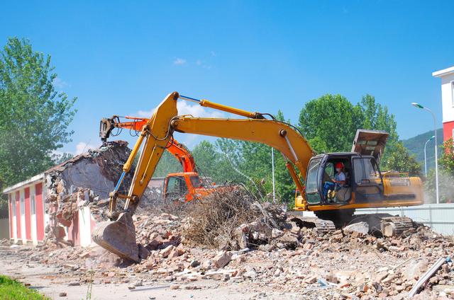 在辦理回遷房的產權過戶手續時