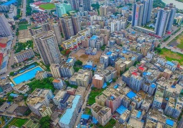 根據(jù)官方最初公示的?？谄虏?></img></p>
<p><strong>接待中心位于坡博坡巷安置房項目旁</strong></p>
<p>1、“坡博坡巷回遷接待中心”將會在11月中旬對外開放，便利回遷戶更進一步認識坡博坡巷安置房投資項目成效情形。</p>
<p>2、迎送服務中心坐落于坡博坡巷安置房投資項目旁，坡博路西進100米處。</p>
<p>3、該基地的創(chuàng)立將構(gòu)建回遷戶與承建方彼此溝通交流溝通交流的渠道，構(gòu)筑專門針對回遷戶有關(guān)主張的便捷適當充分反映業(yè)務。</p>
<p>4、每一戶回遷安置戶在此需直觀快捷地認識未來留宿老房子的現(xiàn)狀，預先認識工程建設工程進度、規(guī)劃采用各類模具品質(zhì)等。</p>
<p>5、坡博坡巷棚改建設項目整體規(guī)劃區(qū)域1513.48畝，2016年正式發(fā)布課征。</p>
<p>6、建設項目需建土地占地為13361.93㎡?？傉嫉丶s為67168.42㎡，由高管房屋、商業(yè)地產(chǎn)和小學三種商業(yè)模式組合而成，其中領導層房屋占地約42044.82㎡，商業(yè)性占地為5394.15㎡，公共優(yōu)質(zhì)服務基礎建設覆蓋面積為2816.38㎡，容積率為3.8，覆蓋率30.35%。</p>
<p><strong>回遷房本身就是安置房的屬性</strong></p>
<p>1、我這個人寧缺毋濫，當初奸小便宜買了回遷房，然而一點也太差住，這個事也成了我的心病，全家人還都訓斥我，好在這兩年管理工作還不錯，也攢了點錢，冷靜便買房，賠本我都不計較了。</p>
<p>2、回遷房本身正是安置房的性質(zhì)，功能定位剛需，經(jīng)濟發(fā)展適用房，與房源的提升類型是截然不同的，假如你是一個對聚居產(chǎn)品品質(zhì)有指示的人，回遷房才切勿充分考慮了，房源是要多出錢，不過它可保值，回遷房便宜，但僅適于自住，短期內(nèi)內(nèi)買房不賣是必然的。</p>
<p>3、回遷房也有它自己的特性，購房更突出實用性的好友也能夠參見一下。</p>
<p>4、單價低，這個就不必我多說了，我的樓房比房源便宜50萬，只要你是亟需住所，再安家落戶，先考量其他，即便商品價格為王，貴才是王道，買我新房子的正是一對外地小夫妻，兩個人創(chuàng)業(yè)者開小賓館，對他們而言，這個樓房就很合適。</p>
<p><img src=